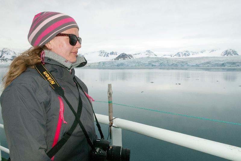 Signe Veierud Busch er postdoktor ved Det juridiske fakultetet ved UiT. Her er hun på tokt på Svalbard. 